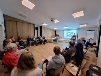 Table ronde à la Maison de l'Abeille Noire